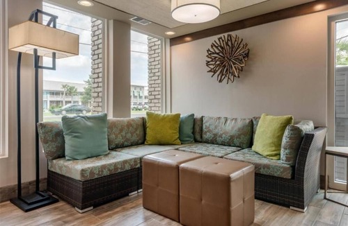 Jekyll Island Hotel | Chic Seaside Suite | Onsite Pool | Free Parking | Free Breakfast | Pets Welcome
