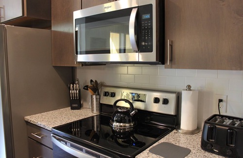 Deerwood Apartment | Chic Spacious XL 1bd, Near Pool*Gym*Beach*Eats