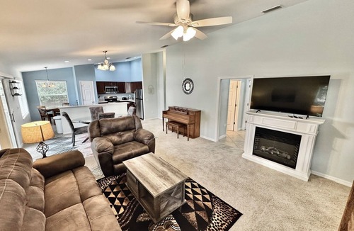 St. James House | Chillax Chalet - 2/2 w/Golf Cart in The Village of St. James