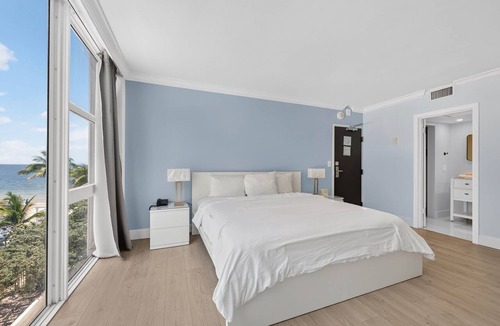 Galt Mile Apartment | City Breeze Stay