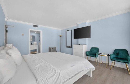 Galt Mile Apartment | City Breeze Stay