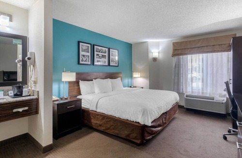 Irving Hotel | Clarion Inn & Suites DFW North