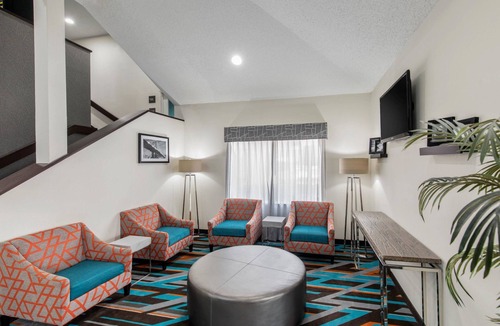 Irving Hotel | Clarion Inn & Suites DFW North