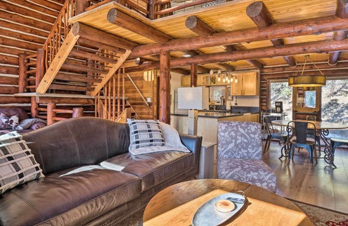 Florissant House | Classic Colorado Log Home w/Mountain Views!