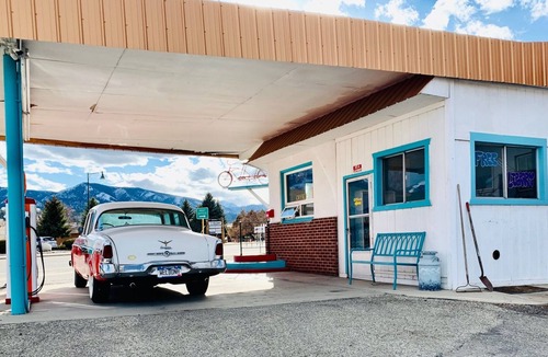 Salida Hotel | Clean, central, Retro Inspired Salida Motel 4