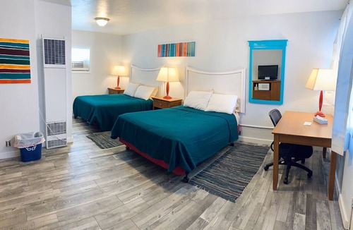 Salida Hotel | Clean, Central, Retro Inspired Salida Motel 8