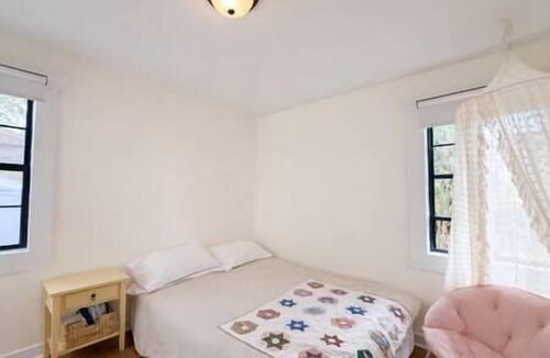 Gainesville House | Clean Family Home - 1 Mile from UF. Free Parking.
