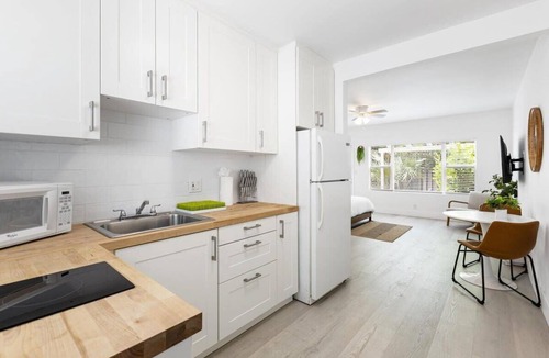 Victoria Park Apartment | Clean Studio Apartment Near Beach in Victoria Park