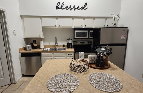 Clearwater Apartment | Clearwater Condo- King Bed, Resort vibe, close to beach