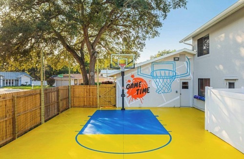 Seminole House | Clearwater Oasis - Heated Pool, Basketball, Games!