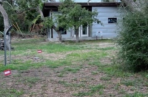 Rockport Cottage | Clifton Cottage- Cute cottage with a modern flare! Pier! Kayak ramps! Private