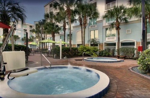 Florida Central Atlantic Coast House | Close to Disney! Great Family Suite for 6 Guests, Pools & Free Shuttle