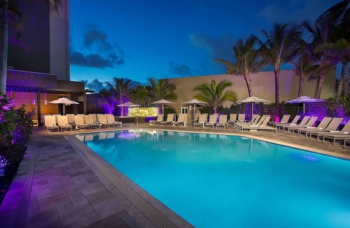 East Fort Lauderdale Hotel | Close to Downtown Fort Lauderdale! Ocean View! Parking, Pool, Pets Allowed!