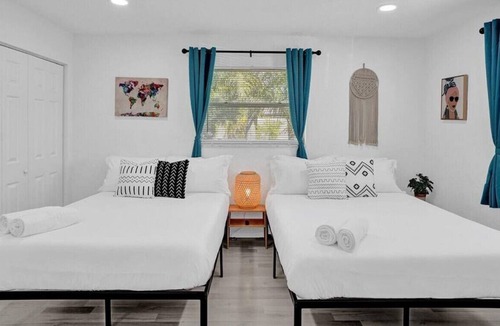 South Middle River House | Close to Las Olas, The Beach, Wilton Manors | Private Patio | Renovated BOHO Design