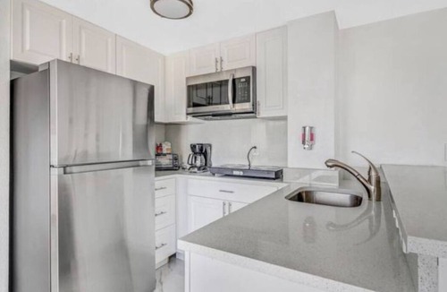 Southwest Orlando Apartment | CLOSE TO UNIVERSAL and International drive, 2 bedroom king suite with parking