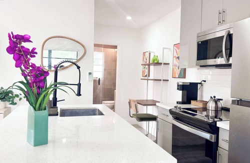 Wilton Manors Apartment | Cloud Nine - Wilton Drive, Jacuzzi, Backyard
