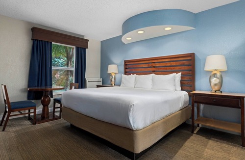 Pompano Beach Hotel | Club Wyndham Sea Gardens