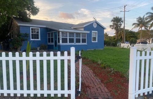 Lake Worth House | Coastal 1948 Cottage Near the Beach