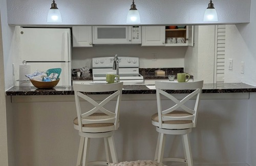Bayview Condo | Coastal 2 King BR Retreat Private Beach, Pools & Hot Tub