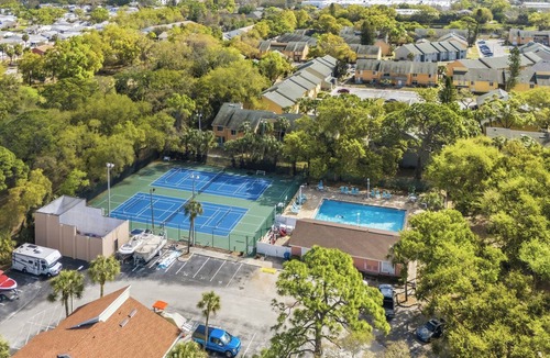 Bayview Condo | Coastal 2 King BR Retreat Private Beach, Pools & Hot Tub