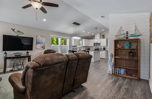 Crawfordville House | Coastal 3BR Home w/Backyard & BBQ | Near Beaches!