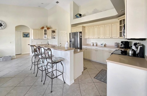 Long Meadow Villa | Coastal Calm, Sleeps 6, heated pool, 2 Dogs ok