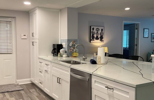 Holmes Beach Cottage | Coastal Charm Meets Cottage Chic! Sparkling Pool/Spa *4 Doors To The Beach*