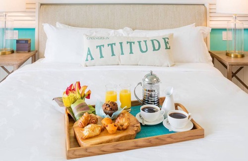 Hollywood Hotel | Coastal Chic Room with Outdoor Swimming Pool and Waterfront Views