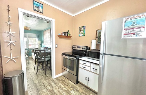 Cocoa Beach Cottage | Coastal Cottage 225 - Walk to Beach, King Bed