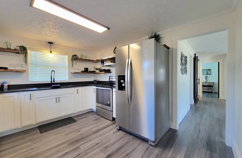 Panama City House | Coastal Drift ¤ Fenced Yard ¤ Dinning ¤ Shops ¤ King and Queen Bed