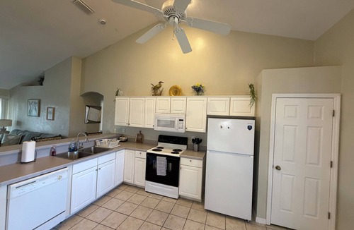 Ormond Beach House | Coastal getaway 3 bedroom- 2 min walk to beach