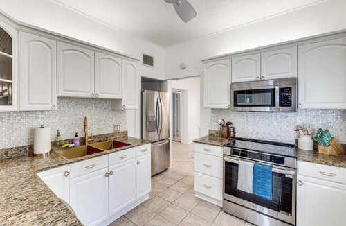 Southwest House | Coastal Home Near Palm Beach: Patio + Beach Gear!