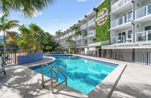 Galt Mile Apartment | Coastal King Room at Botanica