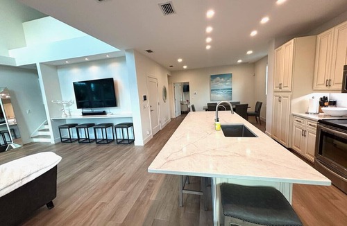 Siesta Key House | Coastal Luxury Pool Spa Fire Pit Sun Decks Sunsets Minutes to Beach