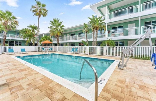Treasure Island Condo | Coastal Retreat: Studio Unit w/Pool, Kitchen & Steps to Beach ➠ Tropic Terrace #9