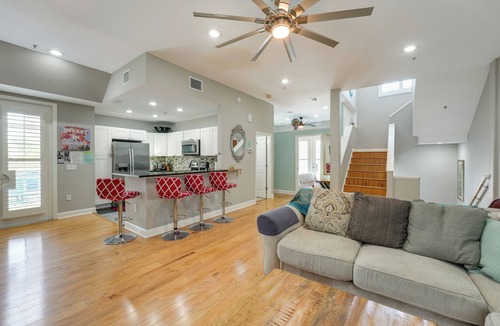 Clearwater Beach House | Coastal 'Sea Side' Townhome - Walk to Beach!