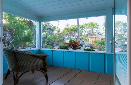 Captiva Hotel | Coastal Serenity: Courtyard Cottage w/Porch | Kitchen | Parking | Onsite Pools