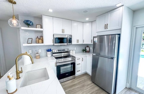Delray Beach Apartment | Coastal Splash/4BR Pool/Golf Cart 5 mins to DT