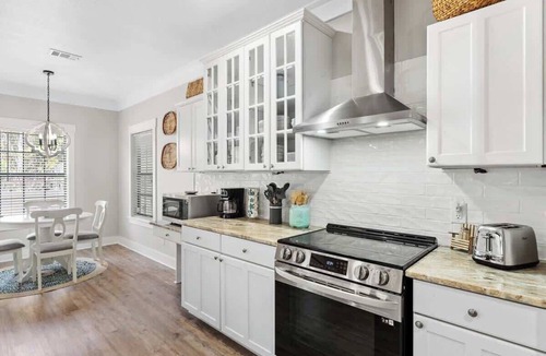 Emerald Waters Village House | Coastal91-Free Golf Cart-Pet Friendly-Pool Table
