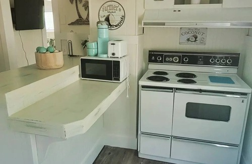 Hayesville Cottage | Coconut Cottage 2 Bedroom on Lake Chatuge!