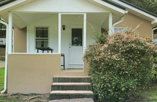 Hayesville Cottage | Coconut Cottage 2 Bedroom on Lake Chatuge!
