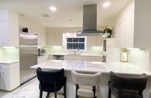 Oak Park - Northwood Villa | Colonial Elegance in the City's Heart