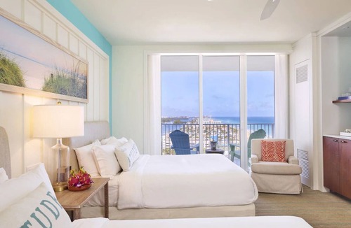Hollywood Hotel | Come Create Memories w/Fun-filled Adventures at this Paradise! 3 Units, Pool!