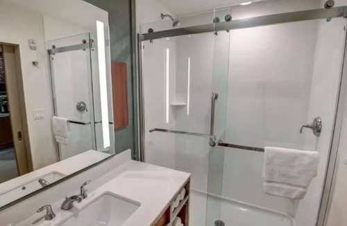 Wesley Chapel Hotel | Comfort Guaranteed! Free Breakfast, Parking, Outdoor Pool, Pet-friendly!
