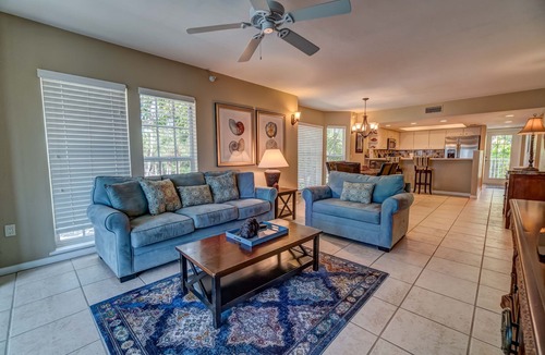 Palm Island Villa | Comfortable 2 BR! Gorgeous Villa with access to pool and beach B1511A