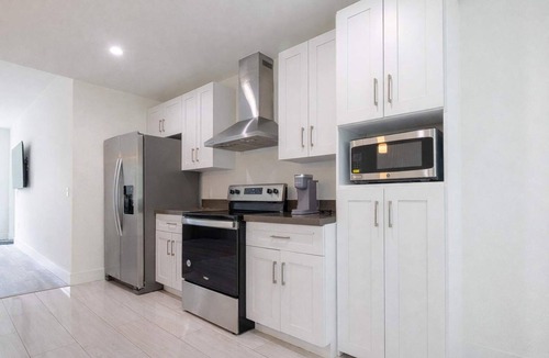Hallandale Beach Apartment | Comfortable 3BR 4 Beds Parking Included