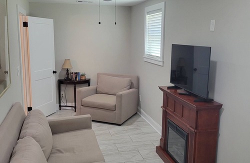 Riverview House | Comfortable 6-bedroom house with in-law suite
