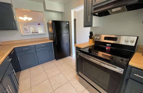 St. Marys House | Comfortable Coastal 2 BDRM home - 5 mins to downto
