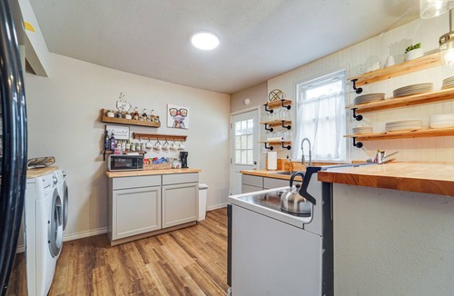 Haskell House | Comfortable Cozy Home w/Spacious Yard