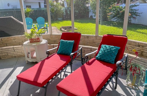 Deerfield Beach House | Comfortable home with King bed suite - close to Beach!